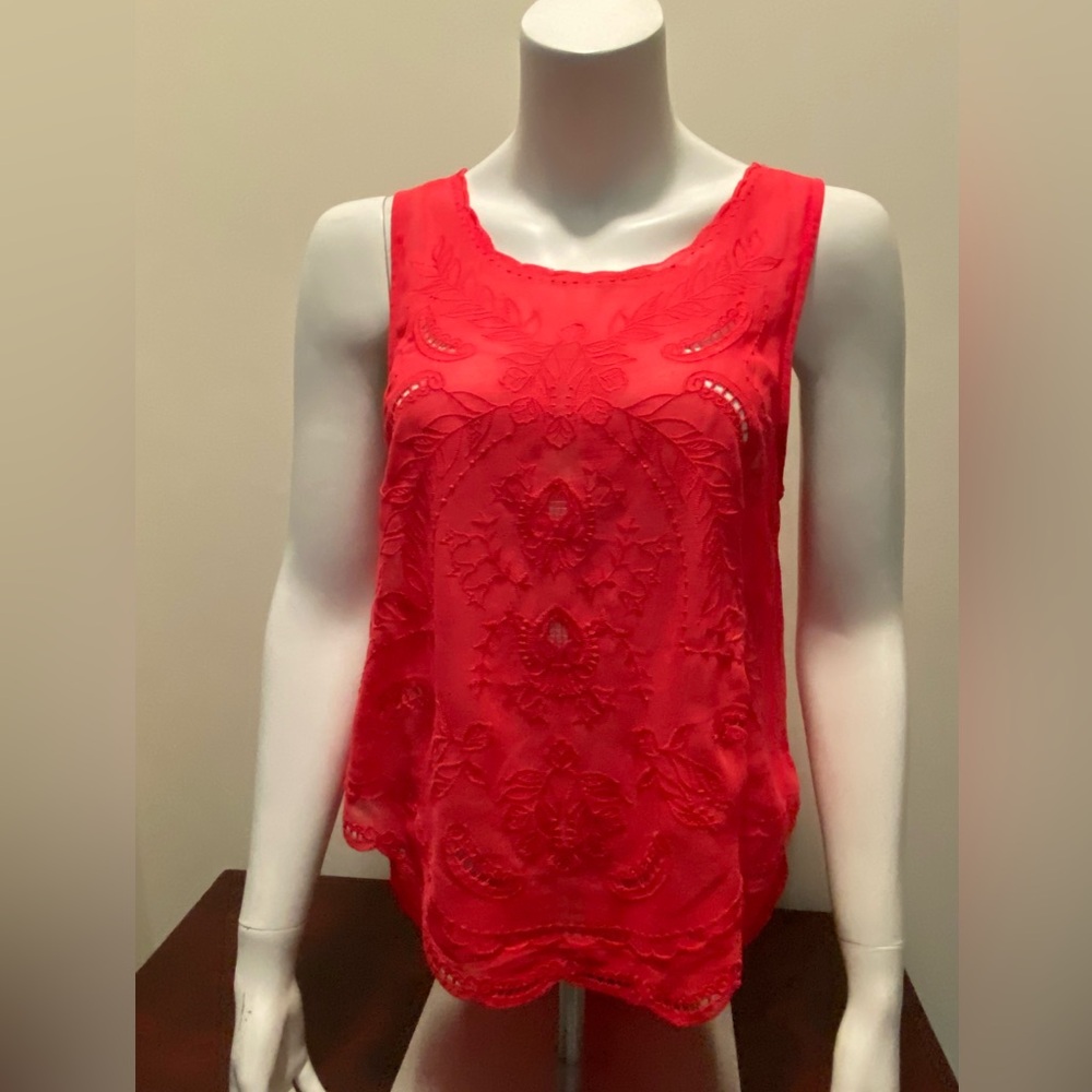 Ladies Lush top Size Medium Color Fushia